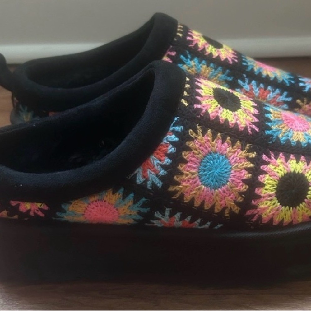 BAMBOO Colorful Embroidered Mules - Picture 5 of 5